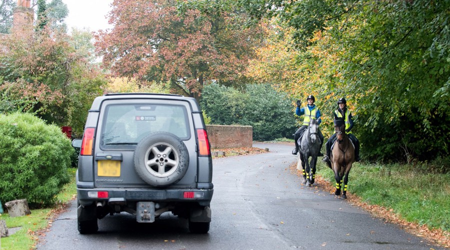 Access Riders Passing 4X4